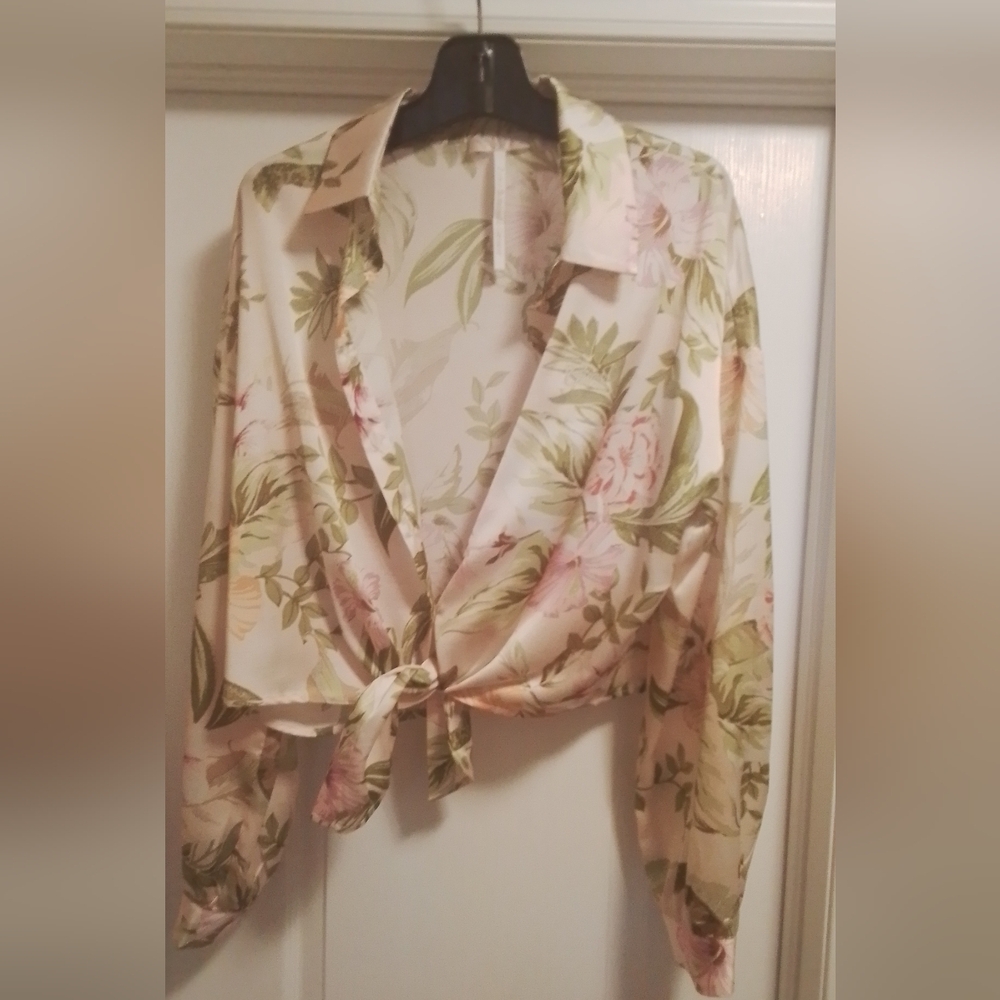Guess Floral Tie-Front Shirt in Pink and Green (Size XL)